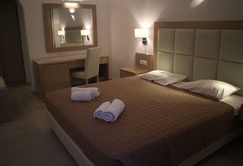 חדר סופריור, Petinaros