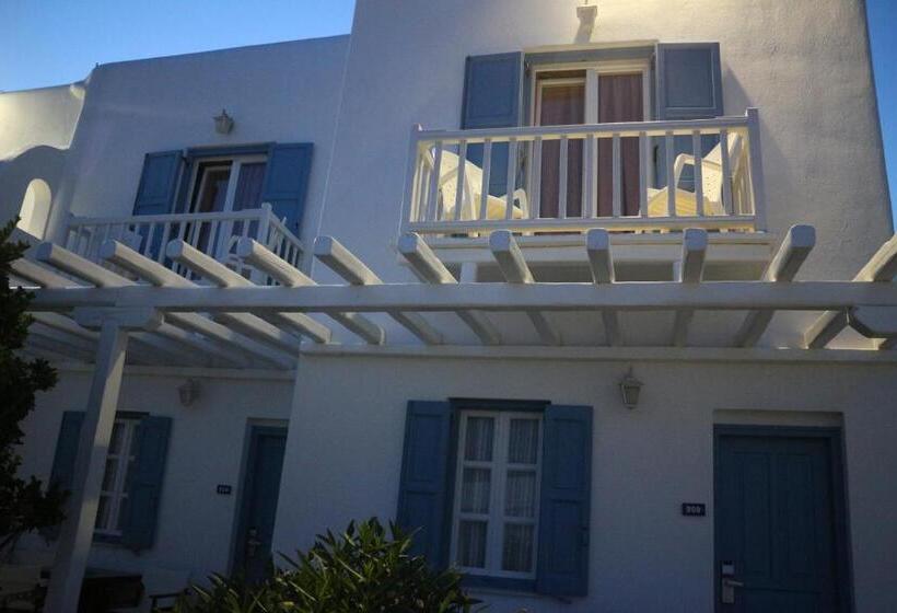 חדר סטנדרט לשלושה, Petinaros