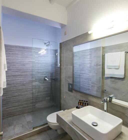 スタンダード４人部屋, Petinaros