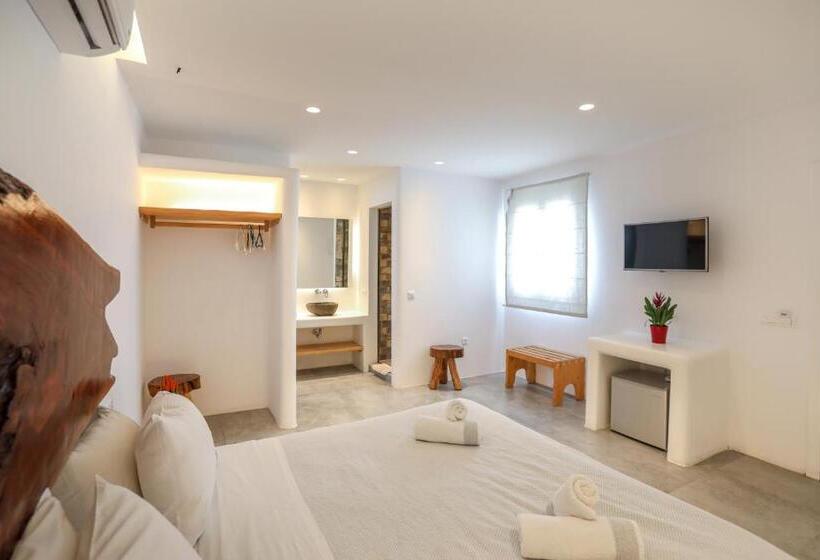 חדר סופריור, Petinaros