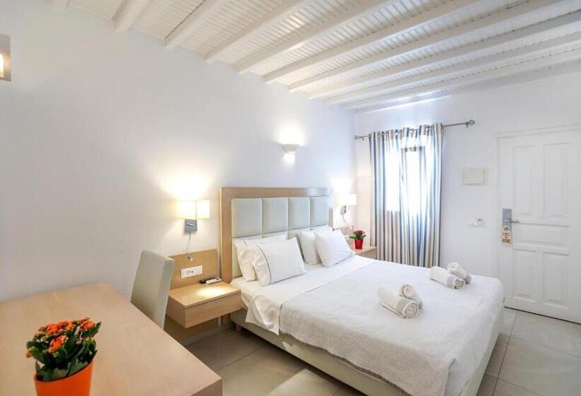 חדר סופריור, Petinaros