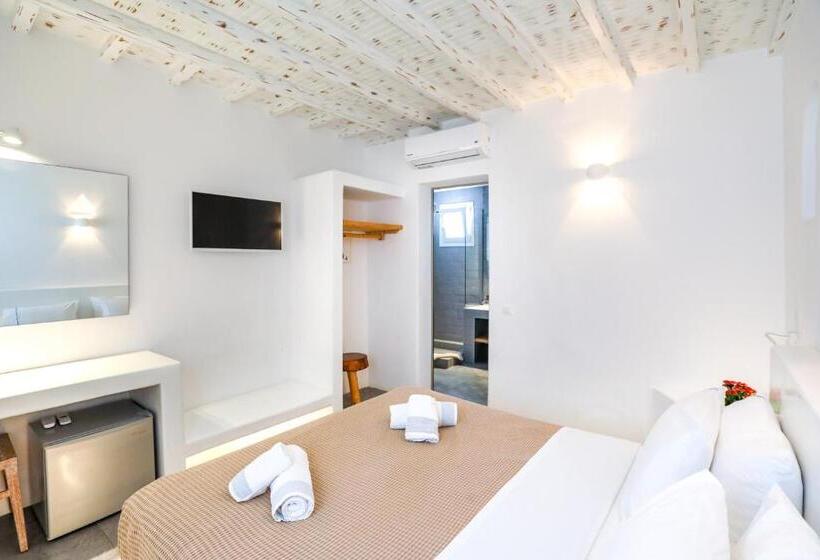 חדר סופריור, Petinaros