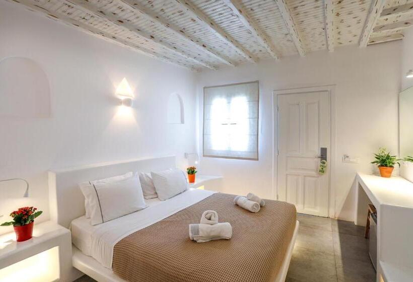 חדר סופריור, Petinaros