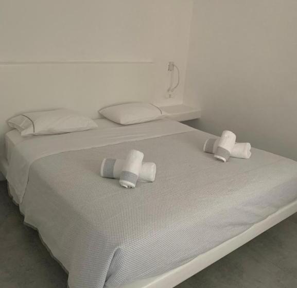 חדר סטנדרט לארבעה, Petinaros