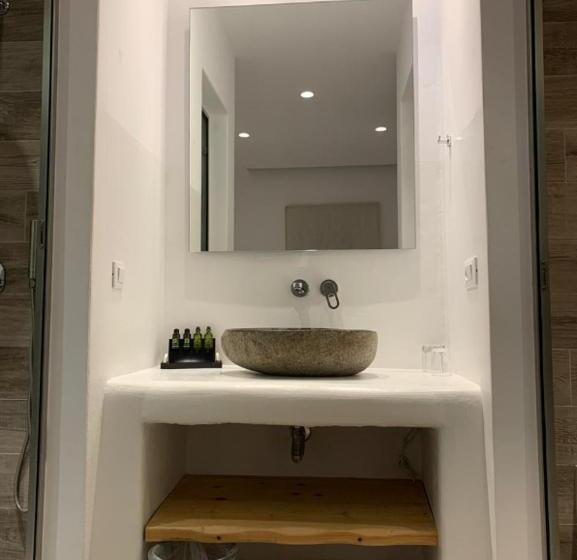 수피리어 룸, Petinaros