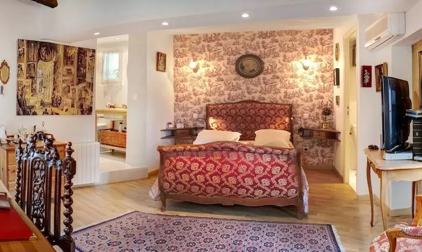 اتاق لوکس, Hôtel Renaissance