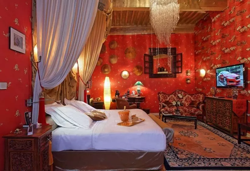سوییت لوکس, Hôtel Renaissance