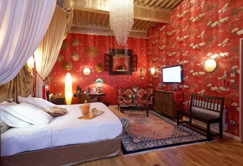 سوییت لوکس, Hôtel Renaissance
