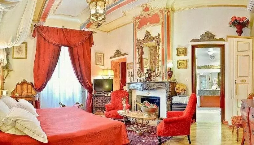 سوئیت سینیور, Hôtel Renaissance