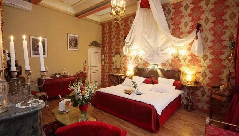 سوئیت سینیور, Hôtel Renaissance