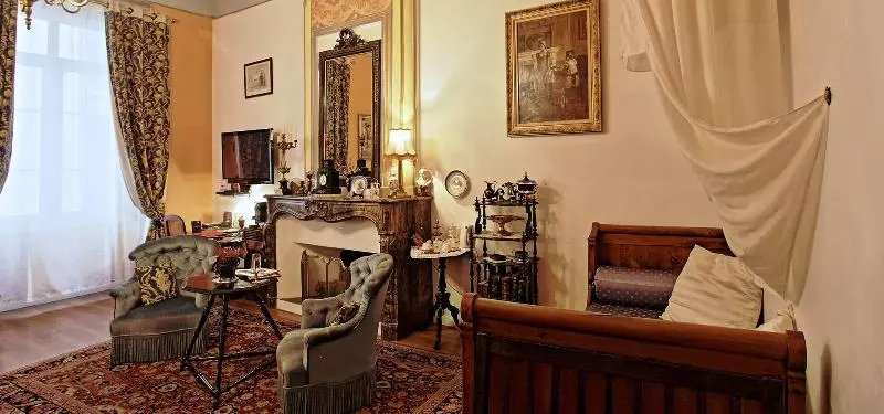 سوییت جونیور, Hôtel Renaissance
