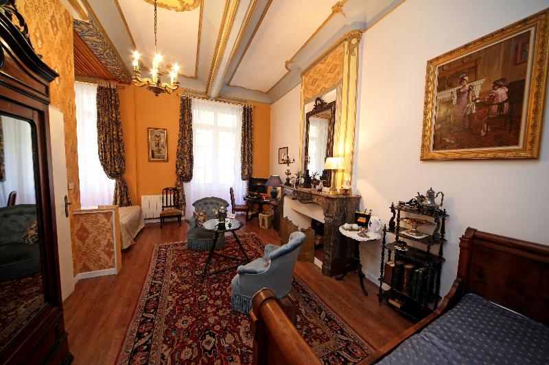 Полулюкс, Hôtel Renaissance