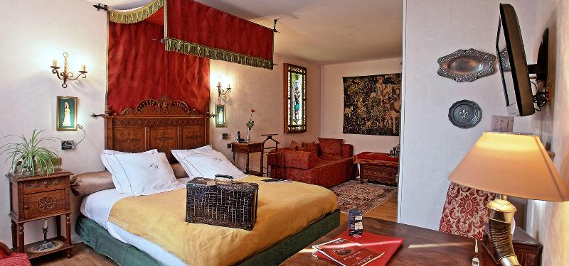 豪华三人间, Hôtel Renaissance