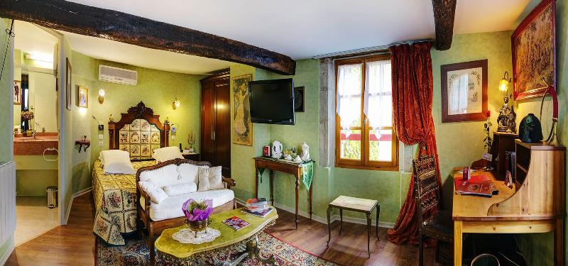 豪华三人间, Hôtel Renaissance