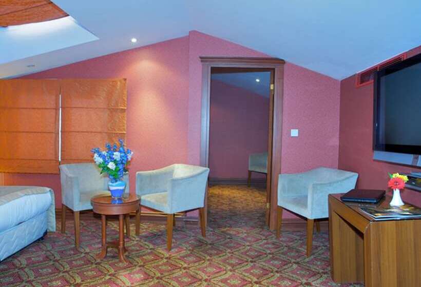 スタンダードトリプルルーム, Tilia