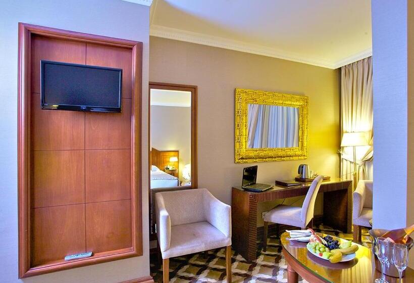 スタンダードトリプルルーム, Tilia