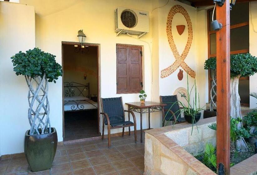 スタンダードスタジオ, Paris Hotel