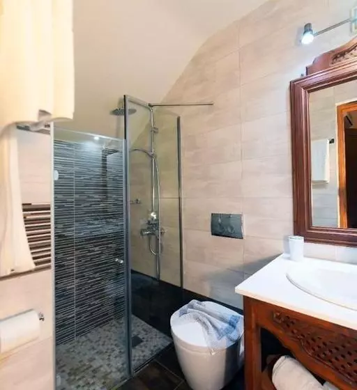 استودیوی استاندارد, Paris Hotel