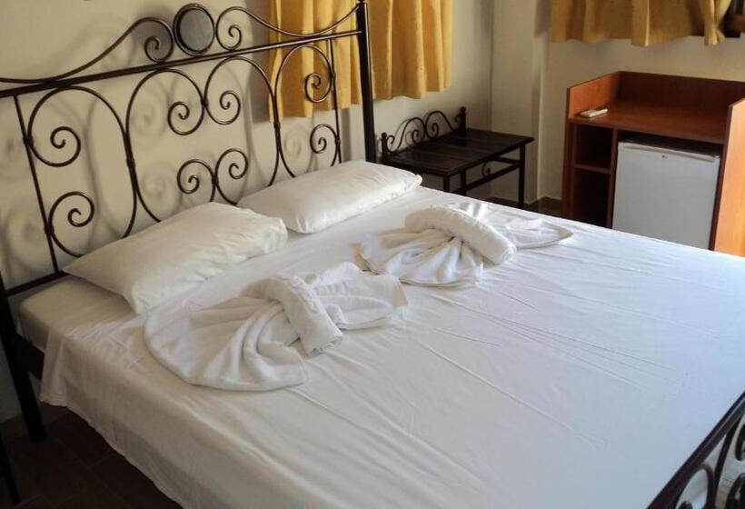 スタンダードトリプルルーム, Paris Hotel