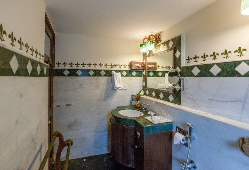 اتاق لوکس, Casa Severina