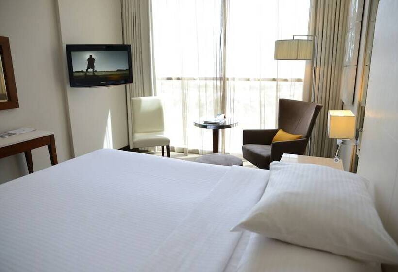 اتاق استاندارد با تخت دوبل, Centro Yas Island By Rotana