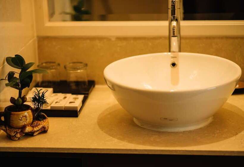 اتاق لوکس سه تخته, La Sapinette Hotel Dalat