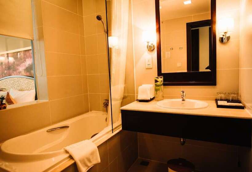 اتاق لوکس سه تخته, La Sapinette Hotel Dalat