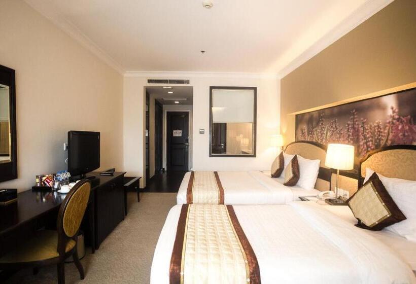 اتاق سوپریور با چشمانداز شهر, La Sapinette Hotel Dalat