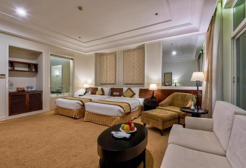 سوییت جونیور با چشمانداز شهر, La Sapinette Hotel Dalat