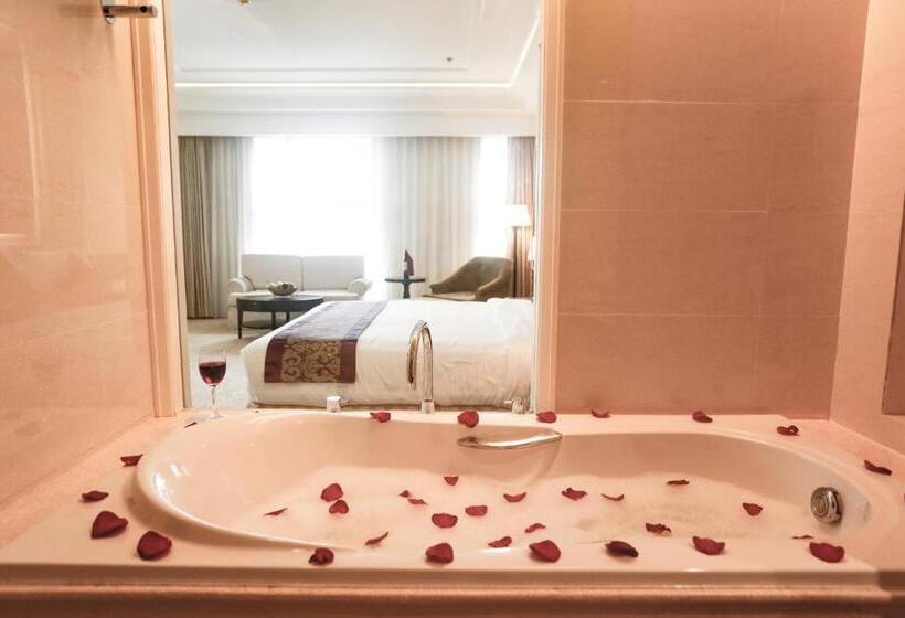 سوییت جونیور با چشمانداز شهر, La Sapinette Hotel Dalat