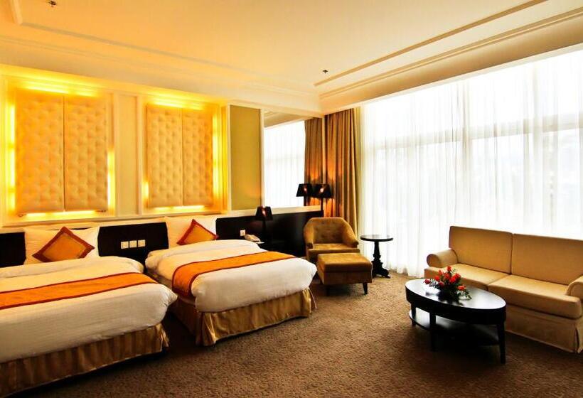 سوییت جونیور با چشم‌انداز شهر, La Sapinette Hotel Dalat