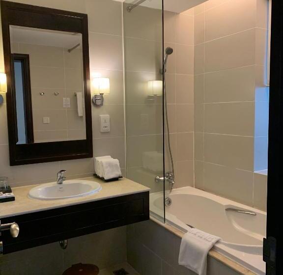 اتاق لوکس سه تخته, La Sapinette Hotel Dalat