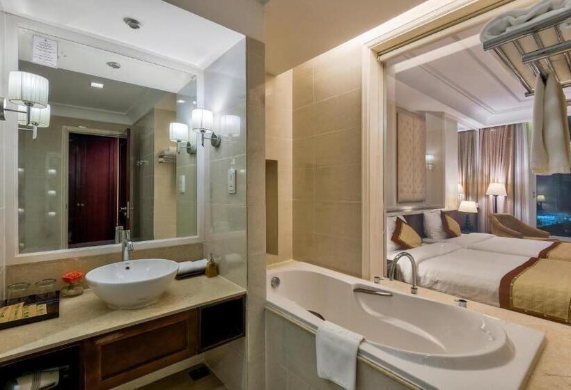 اتاق لوکس با چشمانداز شهر, La Sapinette Hotel Dalat