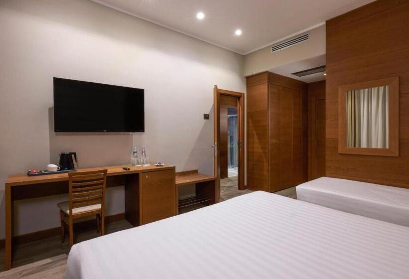 اتاق خانوادگی, Occidental Aurelia