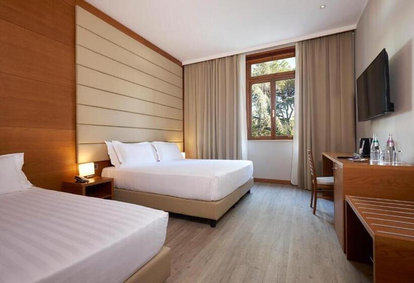 اتاق خانوادگی, Occidental Aurelia