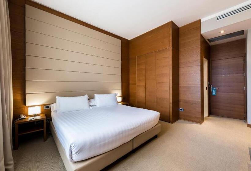 اتاق اجرایی, Occidental Aurelia