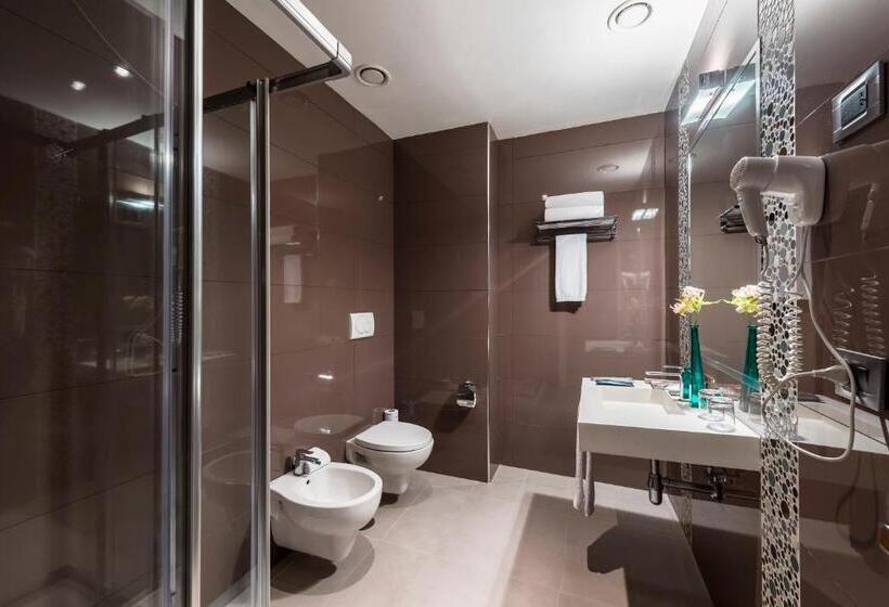 اتاق اجرایی, Occidental Aurelia