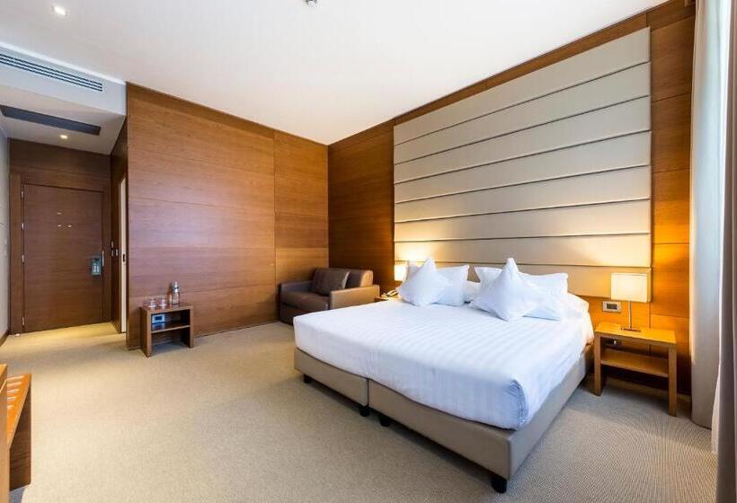 اتاق لوکس, Occidental Aurelia