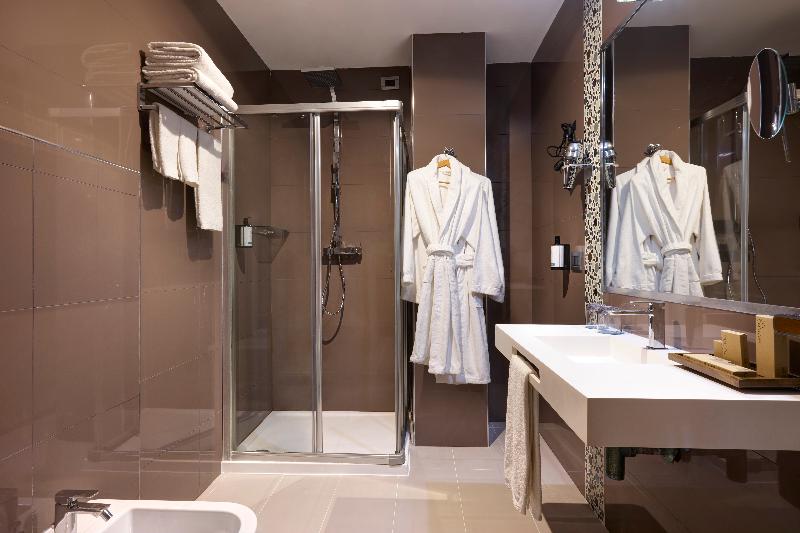 اتاق لوکس, Occidental Aurelia