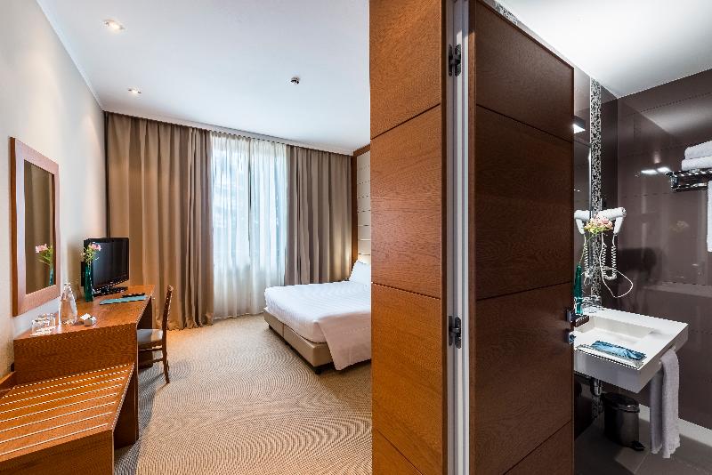 اتاق اجرایی, Occidental Aurelia