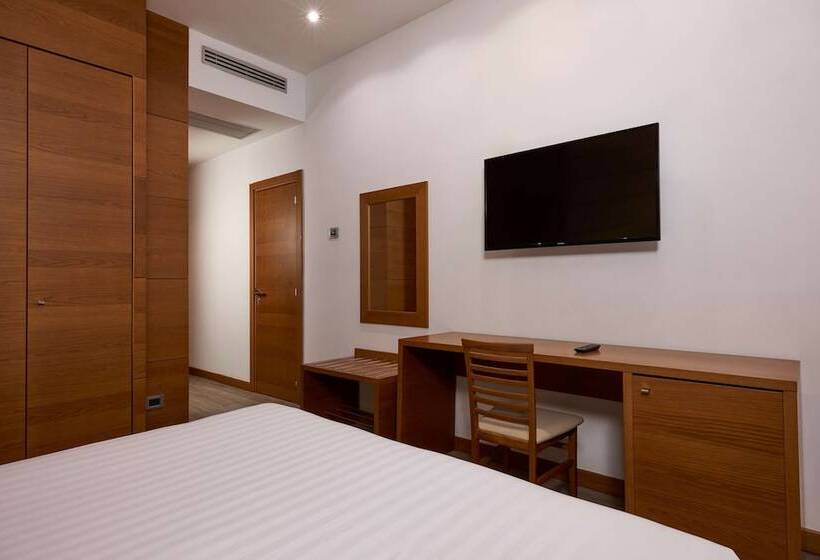 اتاق سوپریور, Occidental Aurelia