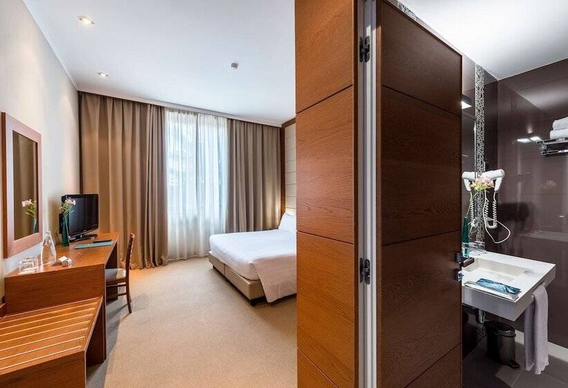 اتاق اجرایی, Occidental Aurelia