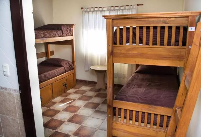 تختخواب در اتاق مشترک, Hostel Inn Calafate