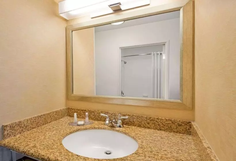 ２ダブルベッドのスタンダードルーム, Baymont By Wyndham Denver International Airport