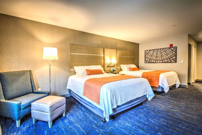 غرفة قياسية سرير ملكى, Best Western Plus Media Center Inn & Suites