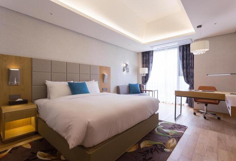 Habitació Deluxe, Charis