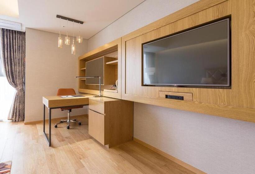 Junior Suite Deluxe, Charis