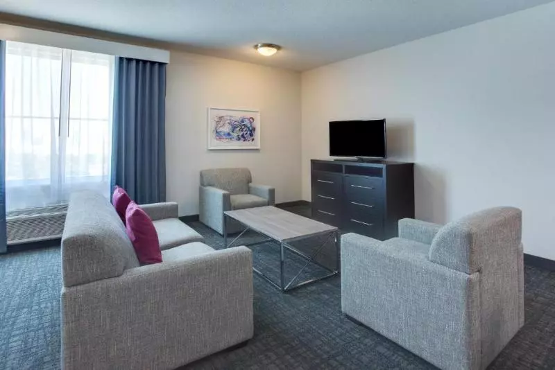 キングサイズベッドのスイートルーム, Crowne Plaza Hotel & Resorts Fort Lauderdale Airport/ Cruise, An Ihg