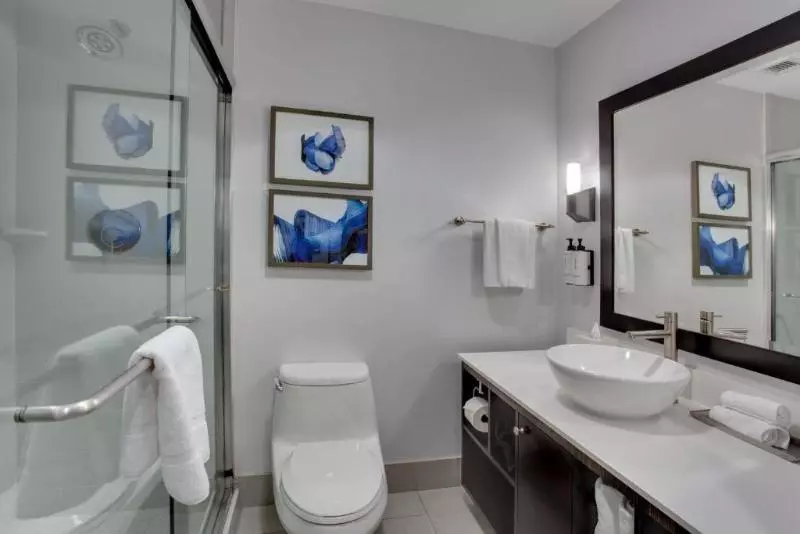 キングサイズベッドのスタンダードルーム, Crowne Plaza Hotel & Resorts Fort Lauderdale Airport/ Cruise, An Ihg