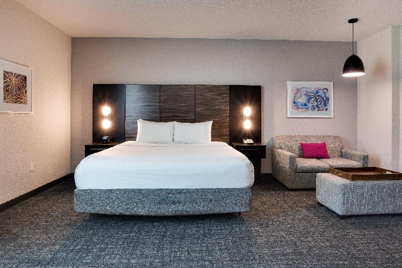 חדר סטנדרט עם מיטת קינג, Crowne Plaza Hotel & Resorts Fort Lauderdale Airport/ Cruise, An Ihg